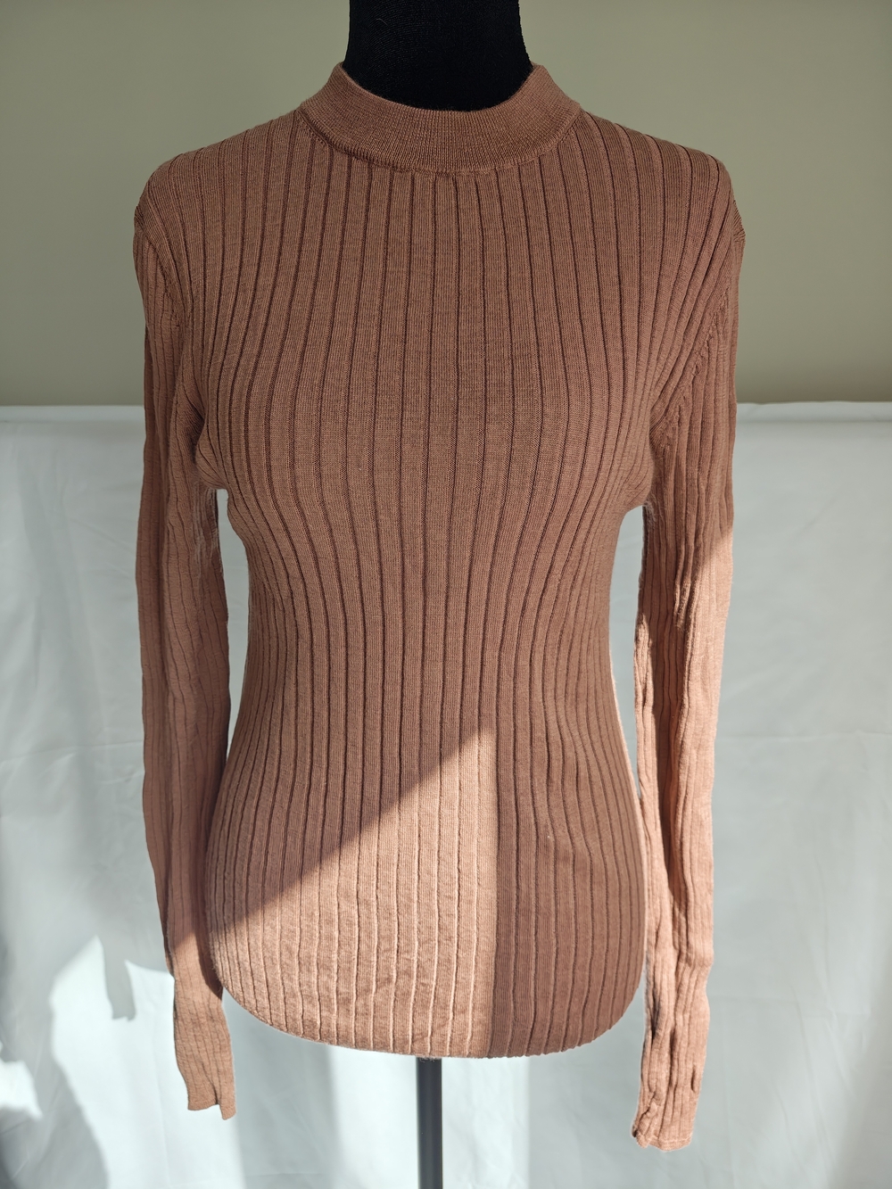 Uniqlo 100% wool Ribbed Mock Neck Long-Sleeve Top in Dusty Brown